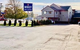 Motor City Inn And Suites 5*